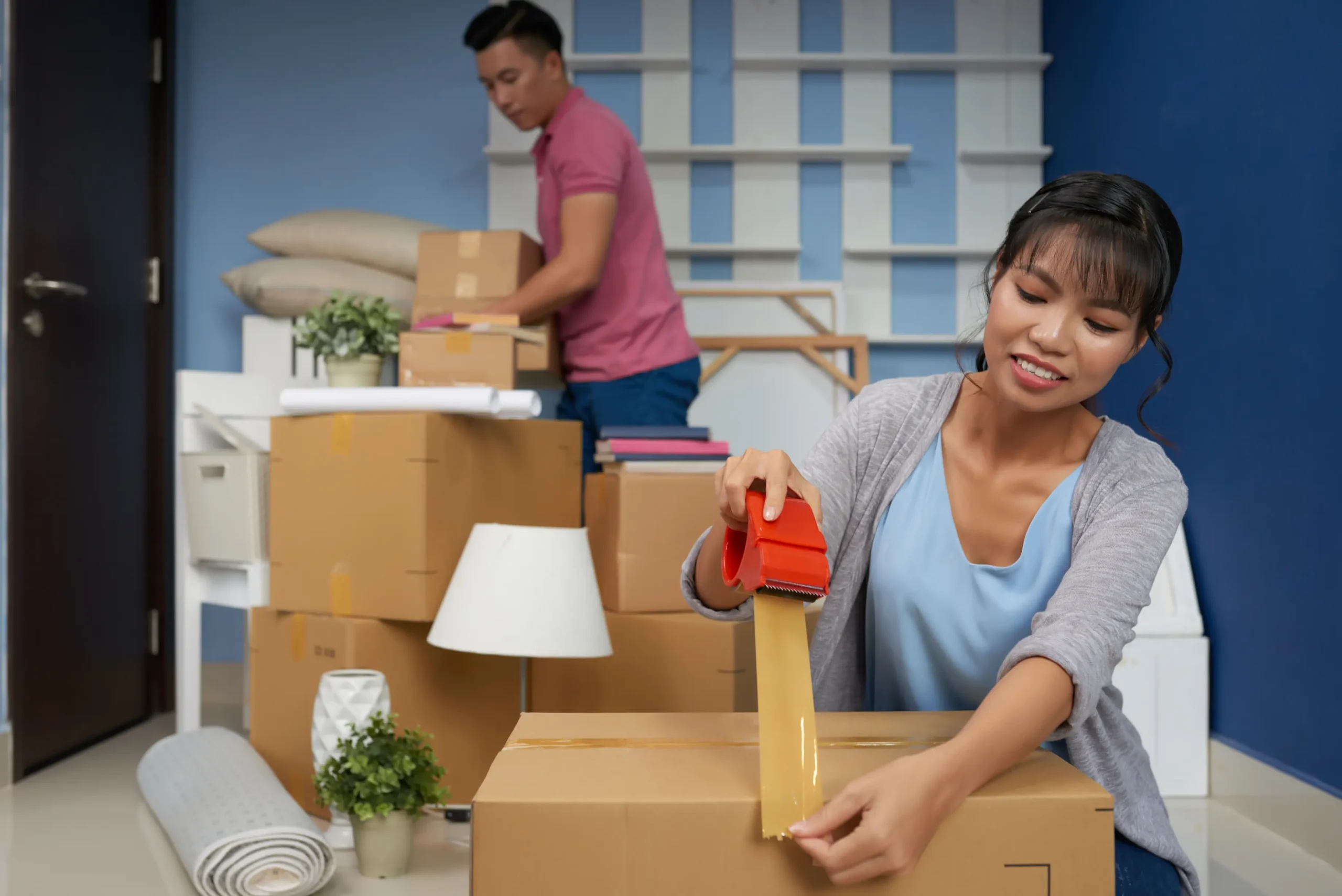 couple-leaving-apartment